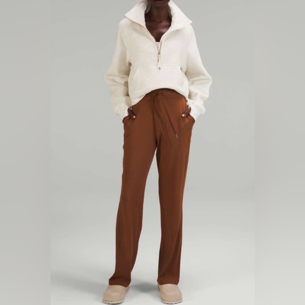 2022-Lululemon Ready to Rulu Straight-Leg High-Rise Pant
Roasted Brown size 4